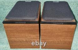 Monitor Audio Bronze 1 Main / Stereo Bookshelf Speakers in walnut finish
