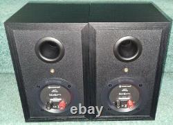 Monitor audio mr1 stereo Bookshelf Speakers in Black oak finish & mint condition