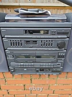 Sanyo Sound System Stereo turntable/cassette player/FM AM/speakers Model DC-X891