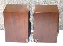 Very nice pair of Monitor Audio Radius 90 bookshelf speakers in rosewood /walnut Very nice pair of Monitor Audio Radius 90 bookshelf speakers in rosewood /walnut