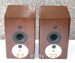 Very nice pair of Monitor Audio Radius 90 bookshelf speakers in rosewood /walnut
