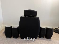 Caisson de basses Monitor Audio Mass W200 avec enceintes surround et câble