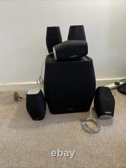 Caisson de basses Monitor Audio Mass W200 avec enceintes surround et câble