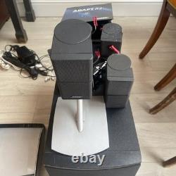 Centre multimédia Bose Model AV48, système audio surround 5 haut-parleurs, caisson de basses et télécommande.