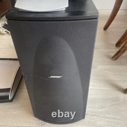 Centre multimédia Bose Model AV48, système audio surround 5 haut-parleurs, caisson de basses et télécommande.