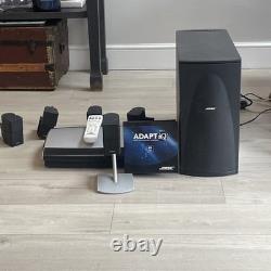 Centre multimédia Bose Model AV48, système audio surround 5 haut-parleurs, caisson de basses et télécommande.