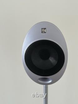 Enceintes surround KEF HTS2001 Egg x 5, 4 pieds hauts, câbles, manuels, boîte