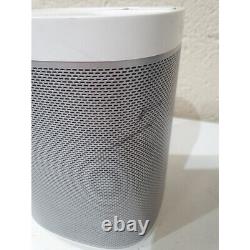 Haut-parleur intelligent compact sans fil Sonos Play1 avec son stéréo Bluetooth en blanc et gris.