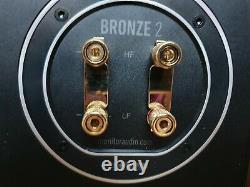 Moniteur Audio Bronze 2 Stereo Speaker Paire Walnut Open Box Impeccable