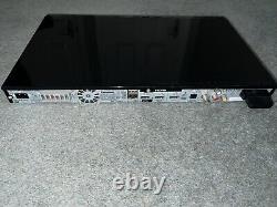 Système de cinéma maison Blu-ray Panasonic avec 5 haut-parleurs et un caisson de basses SA-BTT590